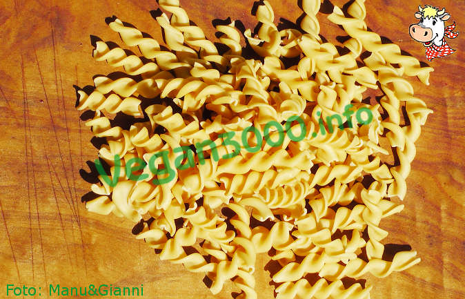 Foto numero 1 della ricetta Fusilli in insalata di zucchine e carote