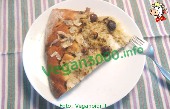 Foto numero 1 della ricetta Organic vegan focaccia with onion and olives