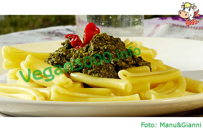 Foto numero 1 della ricetta Pasta col pesto di cavolo nero