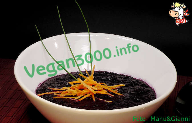 Foto numero 1 della ricetta Cream of black carrots with lemon and ginger