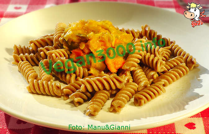 Foto numero 1 della ricetta Fusilli di farro e fave con salsa di zucca e porri