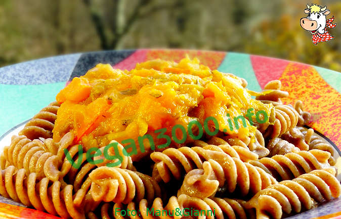 Foto numero 2 della ricetta Fusilli di farro e fave con salsa di zucca e porri