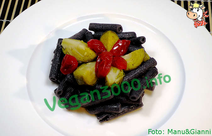 Foto numero 1 della ricetta Black bean pasta with two colors