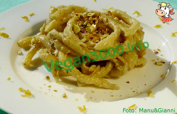 Foto numero 1 della ricetta Fusilli al torchio con pesto di pistacchi agrumato