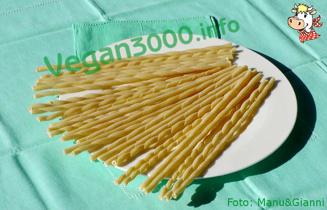 Foto numero 3 della ricetta Fusilli al torchio con pesto di pistacchi agrumato