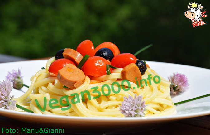 Foto numero 1 della ricetta Spaghetti with vegan sausages and chives