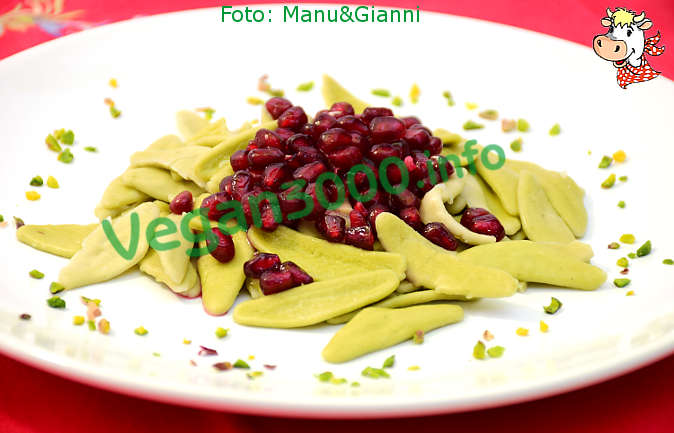 Foto numero 1 della ricetta Olive leaves with artichokes and pomegranate