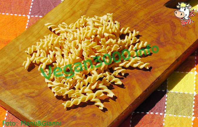 Foto numero 1 della ricetta Fusilli with curry and onions